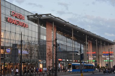 KRAKOW, POLAND - 12 Ağustos 2019 'da Polonya' nın Krakow kentindeki Galeria Krakowska alışveriş merkezinde görüldü..