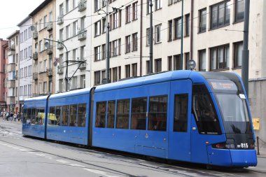 KRAKOW, POLAND - 13 Ağustos 2019 'da Polonya' nın Krakow kentinde görülen tramvay tramvayı.