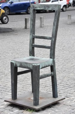 KRAKOW, POLAND - 13 Ağustos 2019 'da Polonya' nın Krakow kentinde görülen Getto Kahramanları Meydanı.