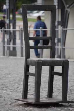 KRAKOW, POLAND - 13 Ağustos 2019 'da Polonya' nın Krakow kentinde görülen Getto Kahramanları Meydanı.