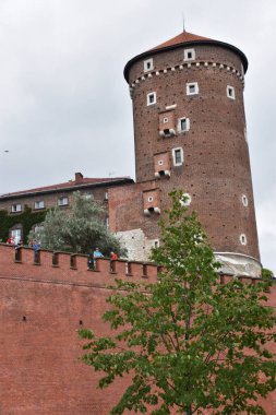 KRAKOW, POLAND - 13 Ağustos 2019 'da Polonya' nın Krakow kentindeki Wawel Kalesi.