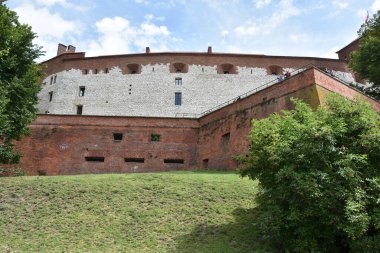 KRAKOW, POLAND - 13 Ağustos 2019 'da Polonya' nın Krakow kentindeki Wawel Kalesi.