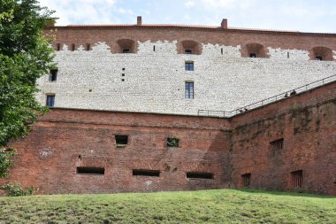 KRAKOW, POLAND - 13 Ağustos 2019 'da Polonya' nın Krakow kentindeki Wawel Kalesi.