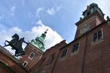 KRAKOW, POLAND - 13 Ağustos 2019 'da Polonya' nın Krakow kentindeki Wawel Kalesi.