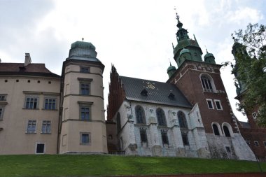 KRAKOW, POLAND - 13 Ağustos 2019 'da Polonya' nın Krakow kentindeki Wawel Kalesi.