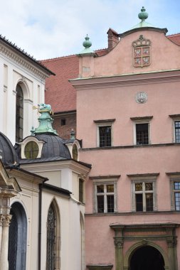 KRAKOW, POLAND - 13 Ağustos 2019 'da Polonya' nın Krakow kentindeki Wawel Kalesi.