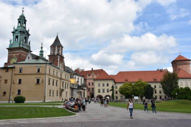 KRAKOW, POLAND - 13 Ağustos 2019 'da Polonya' nın Krakow kentindeki Wawel Kalesi.