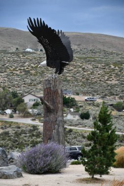CARSON CITY, NEVADA - 16 AUG: Kartal heykeli 16 Ağustos 2023 'te Carson City, Nevada' da görüldü..