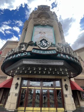 RENO, NEVADA - 16 AUG: 16 Ağustos 2023 'te Reno, Nevada' da görülen Silver Legacy Resort Casino.