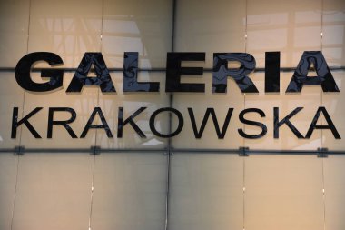 KRAKOW, POLAND - 12 Ağustos 2019 'da Polonya' nın Krakow kentindeki Galeria Krakowska alışveriş merkezinde görüldü..