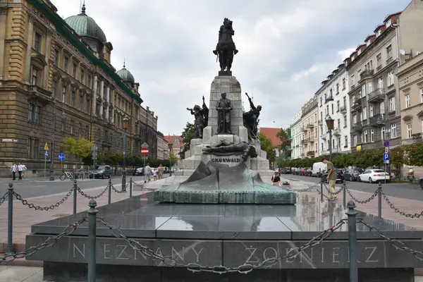 KRAKOW, POLAND - 12 Ağustos 2019 'da Polonya' nın Krakow kentindeki Grunwald Anıtı.