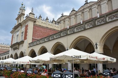 KRAKOW, POLAND - 12 Ağustos 2019 'da Polonya' nın Krakow kentindeki Kumaş Salonu.