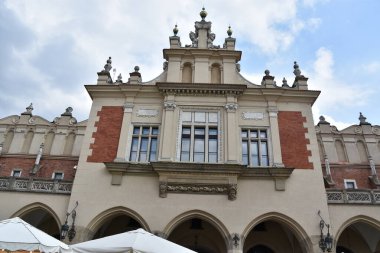 KRAKOW, POLAND - 12 Ağustos 2019 'da Polonya' nın Krakow kentindeki Kumaş Salonu.