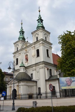 KRAKOW, POLAND - 12 Ağustos 2019 'da Polonya' nın Krakow kentindeki St. Florian Kilisesi.