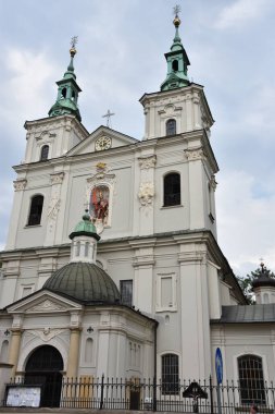 KRAKOW, POLAND - 12 Ağustos 2019 'da Polonya' nın Krakow kentindeki St. Florian Kilisesi.
