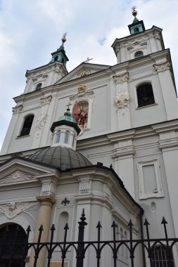 KRAKOW, POLAND - 12 Ağustos 2019 'da Polonya' nın Krakow kentindeki St. Florian Kilisesi.