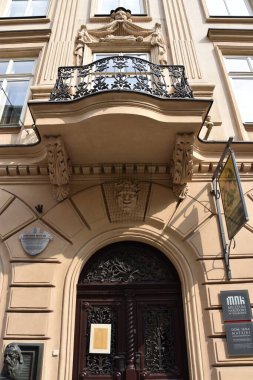 KRAKOW, POLAND - 12 AUG: Jan Matejko Ulusal Müzesi (Dom Jana Matejki - Muzeum Narodowe), Polonya 'nın Krakow kentinde, 12 Ağustos 2019' da görüldü..