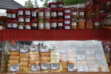 ZAKOPANE, POLAND - 14 Ağustos 2019 'da Polonya' nın Zakopane kentindeki panayırda görülen yerel mal ve el sanatları.