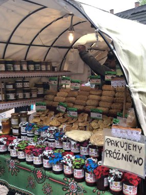 ZAKOPANE, POLAND - 14 Ağustos 2019 'da Polonya' nın Zakopane kentindeki panayırda görülen yerel mal ve el sanatları.