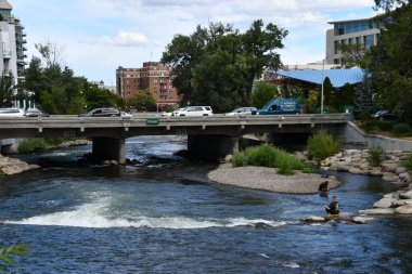 RENO, NV - 14 AUG Renom Nevada 'da Truckee Riverwalk, 14 Ağustos 2023' te görüldüğü gibi.