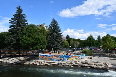 RENO, NV - 14 AUG Renom Nevada 'da Truckee Riverwalk, 14 Ağustos 2023' te görüldüğü gibi.