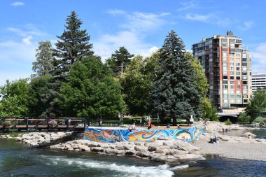 RENO, NV - 14 AUG Renom Nevada 'da Truckee Riverwalk, 14 Ağustos 2023' te görüldüğü gibi.