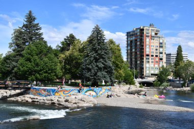 RENO, NV - 14 AUG Renom Nevada 'da Truckee Riverwalk, 14 Ağustos 2023' te görüldüğü gibi.