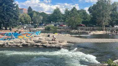 RENO, NV - 14 AUG Renom Nevada 'da Truckee Riverwalk, 14 Ağustos 2023' te görüldüğü gibi.