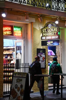 NEW ORLEANS, VA - 22 Kasım 2023 'te New Orleans, Louisiana' da Bourbon Caddesi 'nde görüldü..