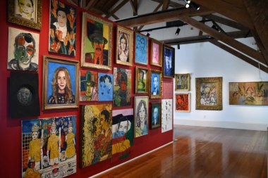 New Orleans 'taki Louisiana Eyalet Müzesi' nin bir parçası olan Cabildo 'daki Slonem Sergisi' nde 22 Kasım 2023 'te görüldü..