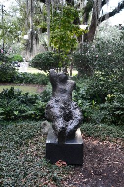 NEW ORLEANS, LA - 22 Kasım 2023 'te New Orleans Sanat Müzesi' nde Sydney & Walda Besthoff Heykel Bahçesi.