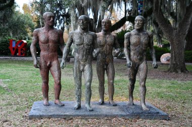 NEW ORLEANS, LA - 22 Kasım 2023 'te New Orleans Sanat Müzesi' nde Sydney & Walda Besthoff Heykel Bahçesi.