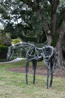 NEW ORLEANS, LA - 22 Kasım 2023 'te New Orleans Sanat Müzesi' nde Sydney & Walda Besthoff Heykel Bahçesi.
