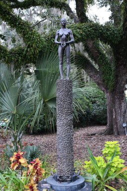 NEW ORLEANS, LA - 22 Kasım 2023 'te New Orleans Sanat Müzesi' nde Sydney & Walda Besthoff Heykel Bahçesi.