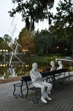 NEW ORLEANS, LA - 22 Kasım 2023 'te New Orleans Sanat Müzesi' nde Sydney & Walda Besthoff Heykel Bahçesi.