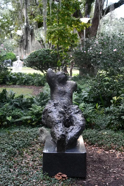 NEW ORLEANS, LA - 22 Kasım 2023 'te New Orleans Sanat Müzesi' nde Sydney & Walda Besthoff Heykel Bahçesi.