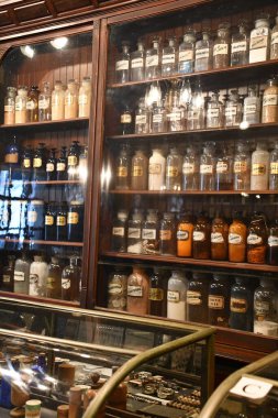 New Orleans, Los Angeles 22 Kasım 2023 'te Louisiana' daki New Orleans Eczane Müzesi 'nde görüldü..