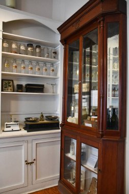 New Orleans, Los Angeles 22 Kasım 2023 'te Louisiana' daki New Orleans Eczane Müzesi 'nde görüldü..