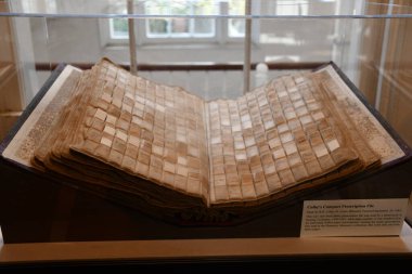 New Orleans, Los Angeles 22 Kasım 2023 'te Louisiana' daki New Orleans Eczane Müzesi 'nde görüldü..