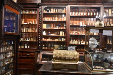 New Orleans, Los Angeles 22 Kasım 2023 'te Louisiana' daki New Orleans Eczane Müzesi 'nde görüldü..