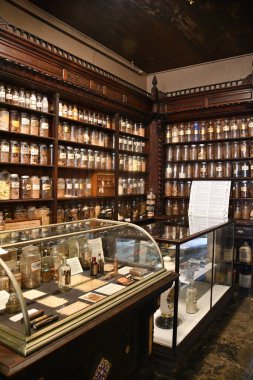 New Orleans, Los Angeles 22 Kasım 2023 'te Louisiana' daki New Orleans Eczane Müzesi 'nde görüldü..