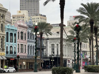 NEW ORLEANS, LOUISIANA - 26 Kasım 2023 'te New Orleans, Louisiana' daki Canal Street.