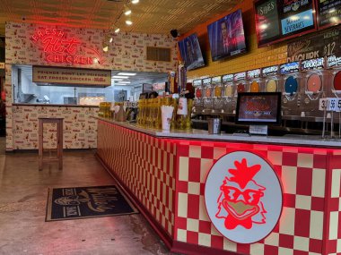 NEW ORLEANS, LA - 24 Kasım 2023 'te New Orleans, Louisiana' da görülen Willies Chicken Shack restoranı.