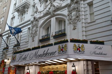 NEW ORLEANS, LOUISIANA - 25 Kasım: Monteleone Oteli New Orleans, Louisiana, ABD. Bu lüks otel, 25 Kasım 2023 'te görüldüğü gibi 1886' da Beaux Arts tarzında inşa edilmiştir..