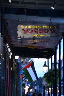 NEW ORLEANS, LA - 26 Kasım 2023 'te Louisiana' daki New Orleans Tarihi Voodoo Müzesi 'nde görüldü..