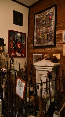 NEW ORLEANS, LA - 26 Kasım 2023 'te Louisiana' daki New Orleans Tarihi Voodoo Müzesi 'nde görüldü..
