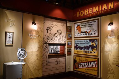 New Orleans, Louisiana 'da Magazine Caddesi ve Canal Caddesi' nin köşesindeki Sazerac Evi, 25 Kasım 2023 'te görüldüğü gibi..