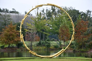 NEW ORLEANS, LA - 22 Kasım 2023 'te New Orleans Sanat Müzesi' nde Sydney & Walda Besthoff Heykel Bahçesi.