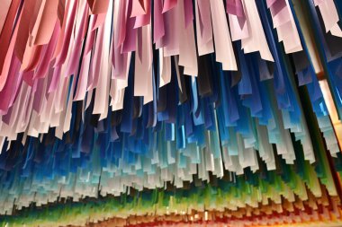 NEW YORK NY - 14 Ekim 2023 'te ABD' nin New York şehrinde görülen Renkli Fabrika New York Sergisi.