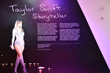 NEW YORK NY - OCT 14: Taylor Swift - New York 'taki Sanat ve Tasarım Müzesinde hikaye anlatıcı exhibi, 14 Ekim 2023.